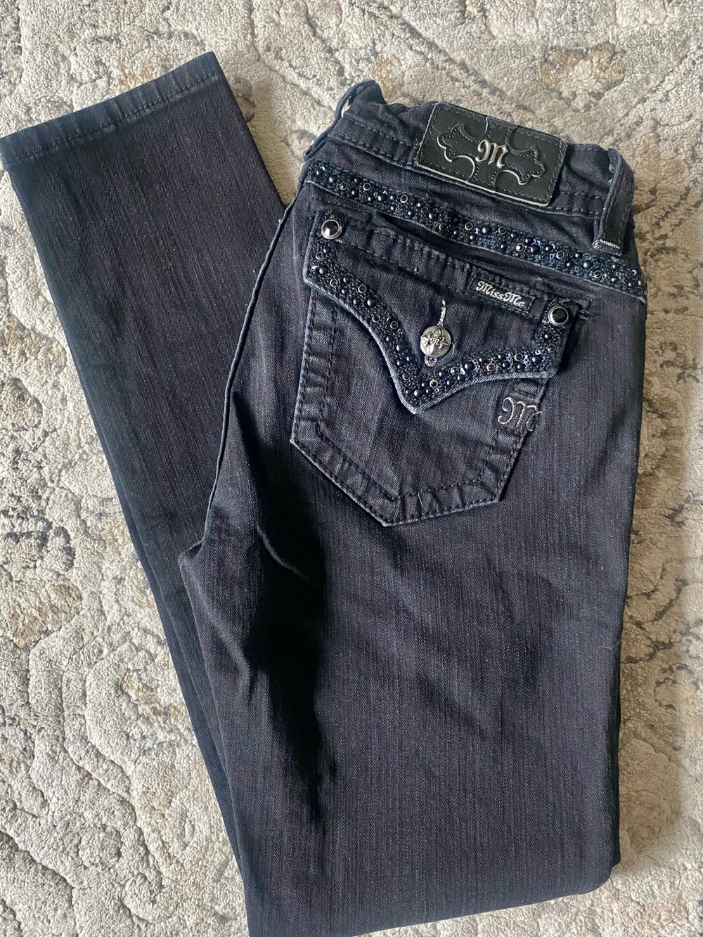 Miss Me Women's Black Embellished Pocket Jeans. Mid Rise Skinny. Size 28.